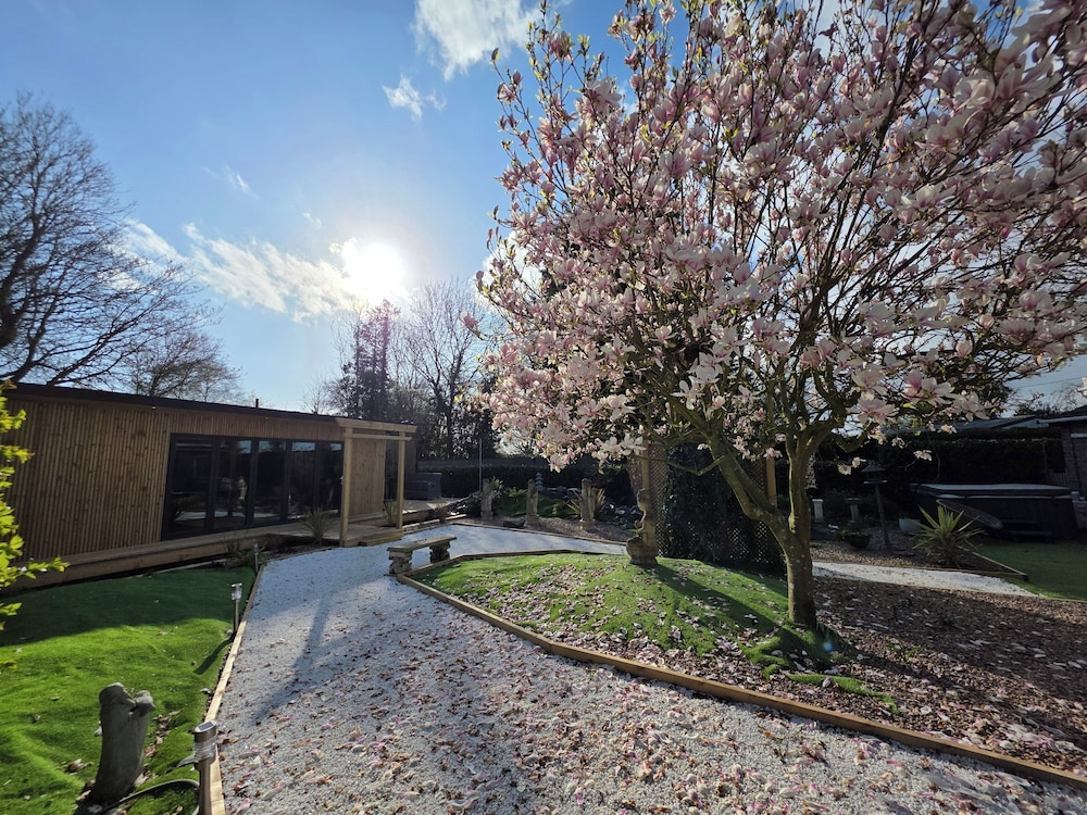 Lighthouse Lodge - Dog Friendly Nr Sutton on Sea