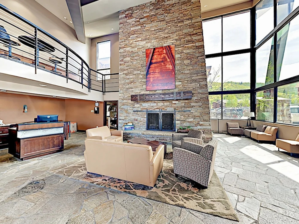 Choice Ski Haven W/ Pool & Hot Tub: Mins To Slopes 1 Bedroom Condo