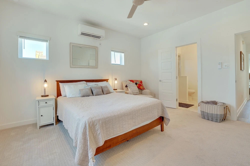 Modern Oasis: Steps to River Walk & Alamo Park!