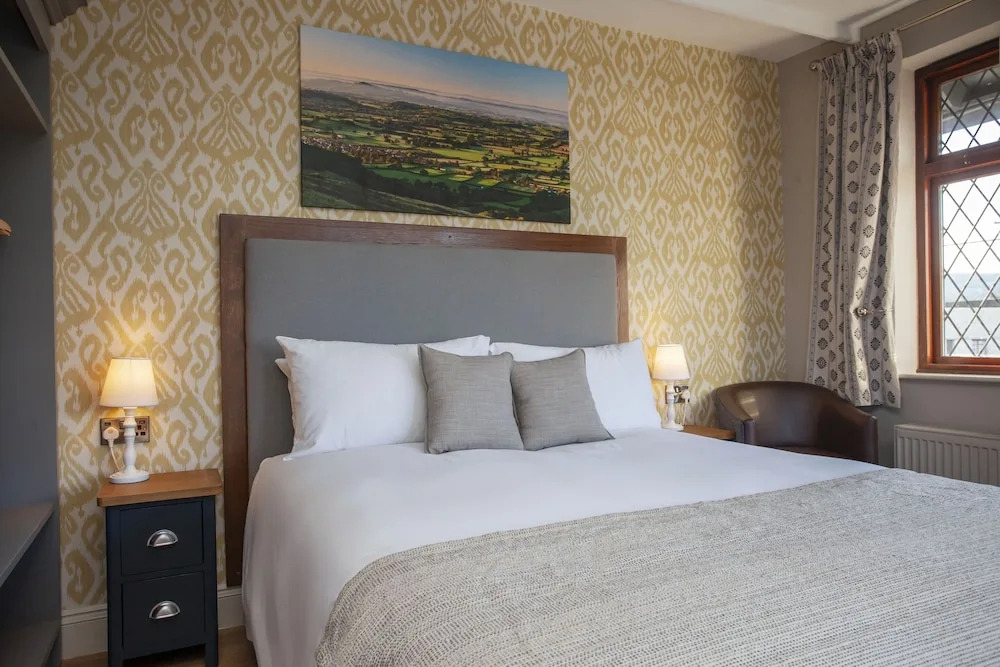 Woodborough Inn