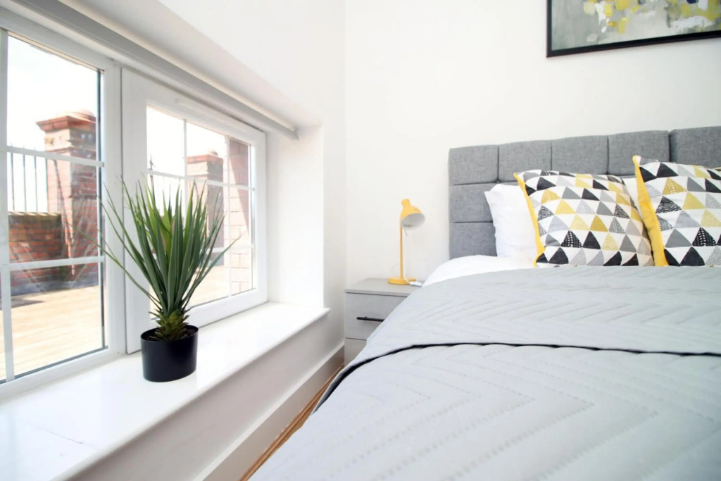 St Thomas Loft Views, SA1, by Stay South Wales - Sleeps 4 - Free WiFi & Parking