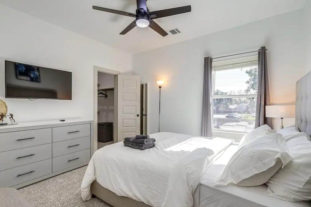 Modern Houston Retreat w/ Patio, 11 Mi to Dtwn