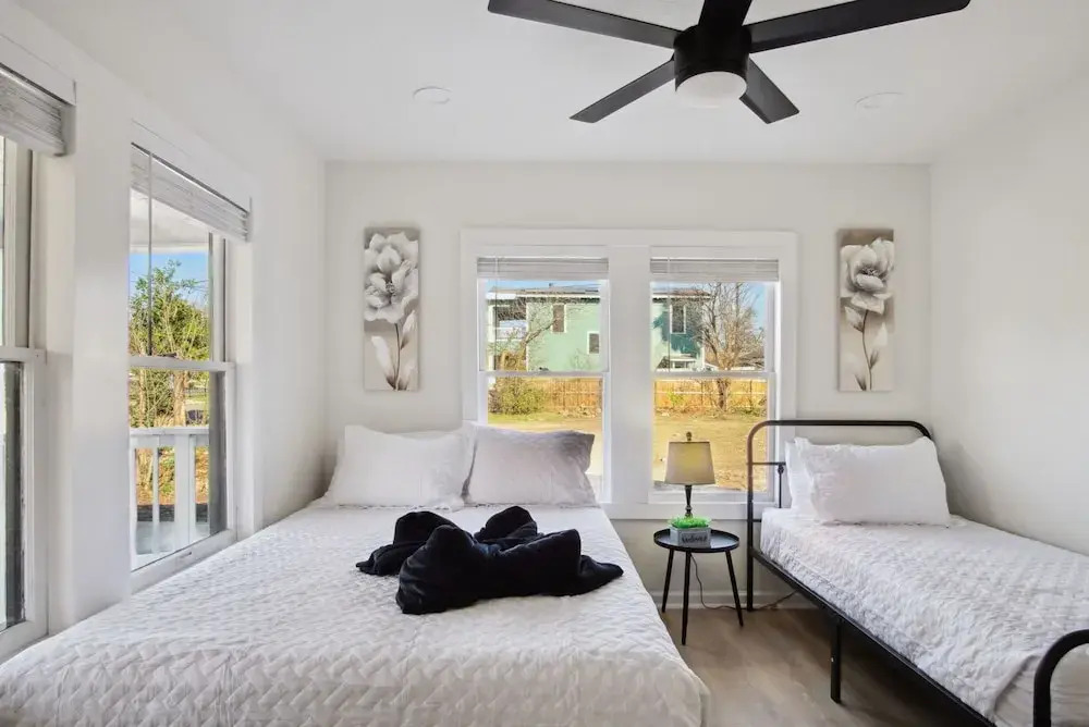 Stylish & Spacious Comfort 4br/3ba Downtown Gem!