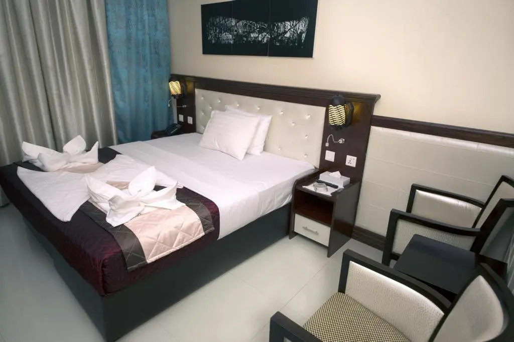 Hotel Maharaja Continental - 5 Mints walk From New Delhi Railways Station