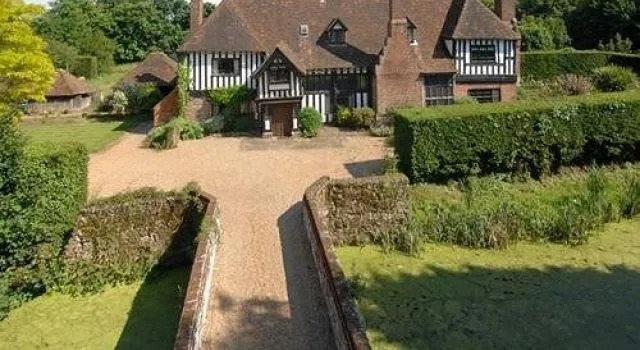 Singleton Manor