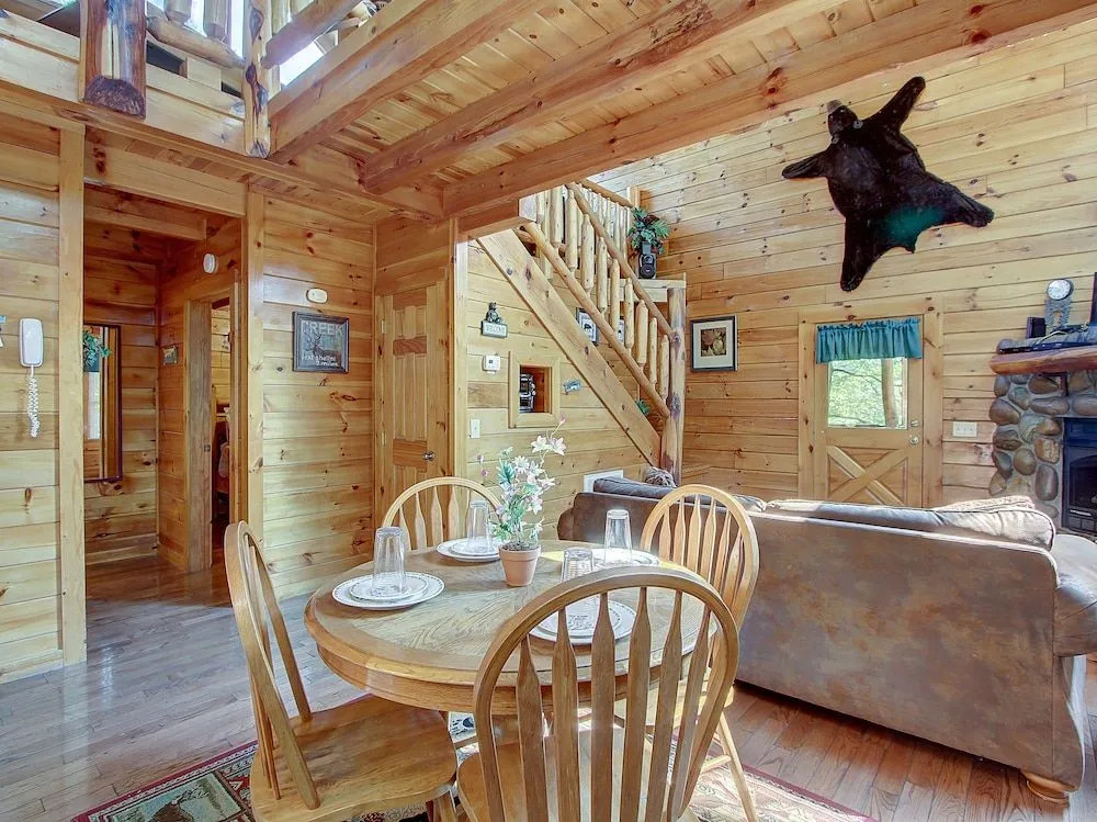Autumn Leaves 1 Bedroom 1 Bathroom Cabin
