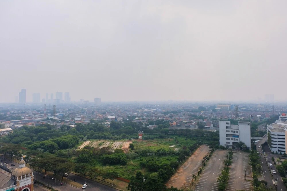 Simply Studio Room Atria Residence Apartment near Summarecon Mall By Travelio