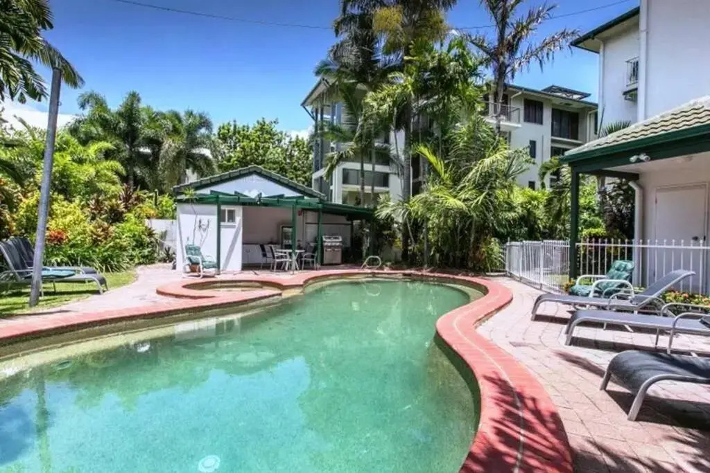 The Beach House 3BR Waterfront Apartment, Own WIFI