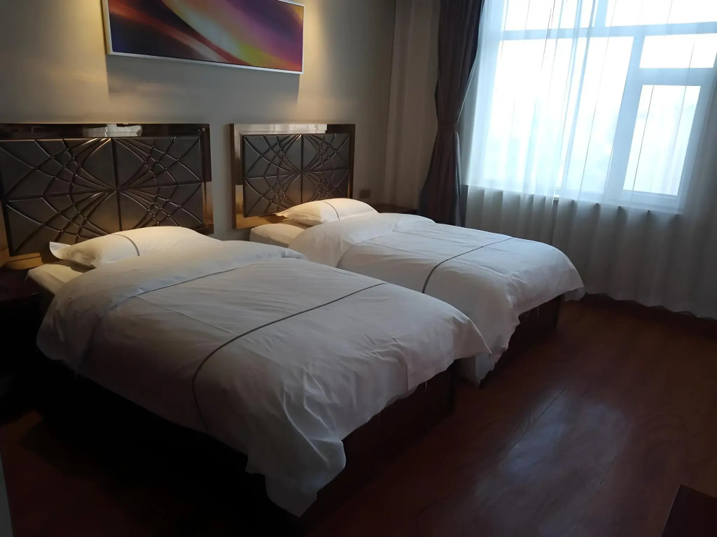 GreenTree Inn Geermu Walking Street Business Hotel