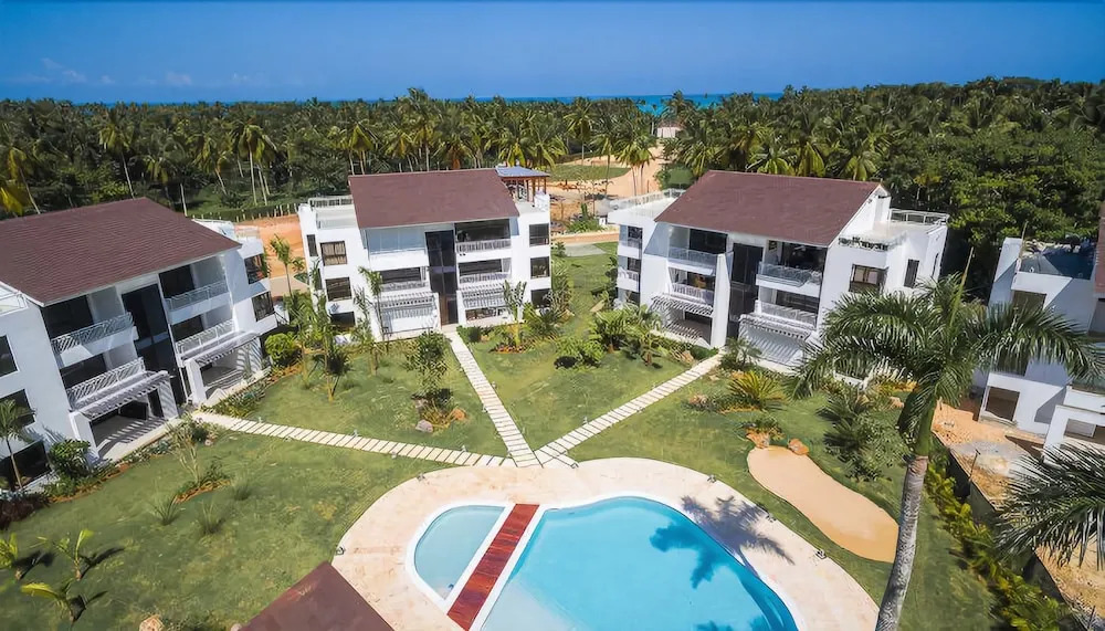 Los Cocos Residences
