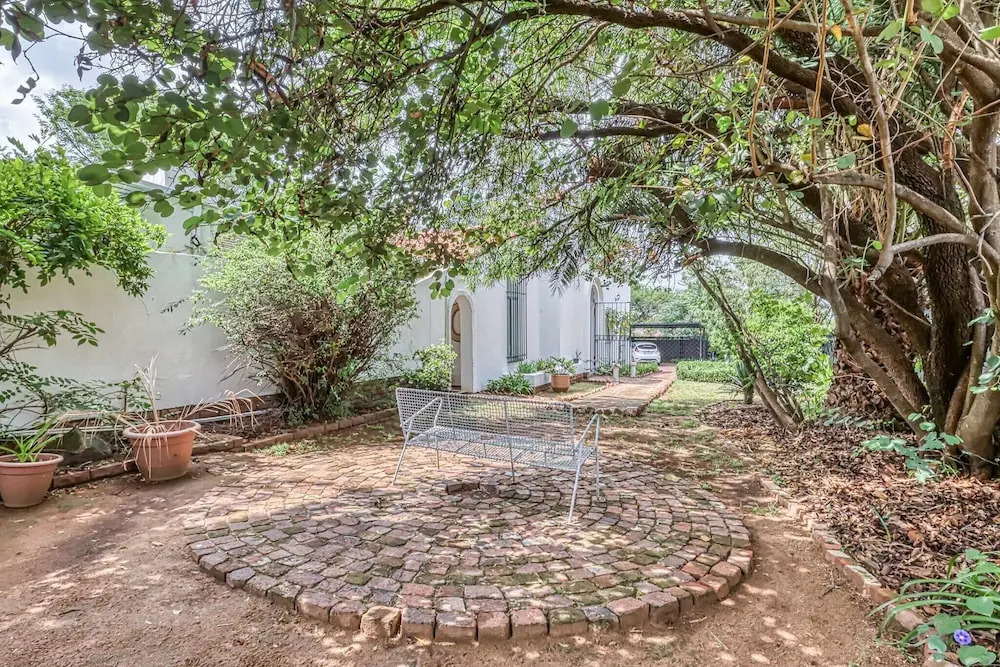 Modern Spanish House-3br-pool-solar-samrand