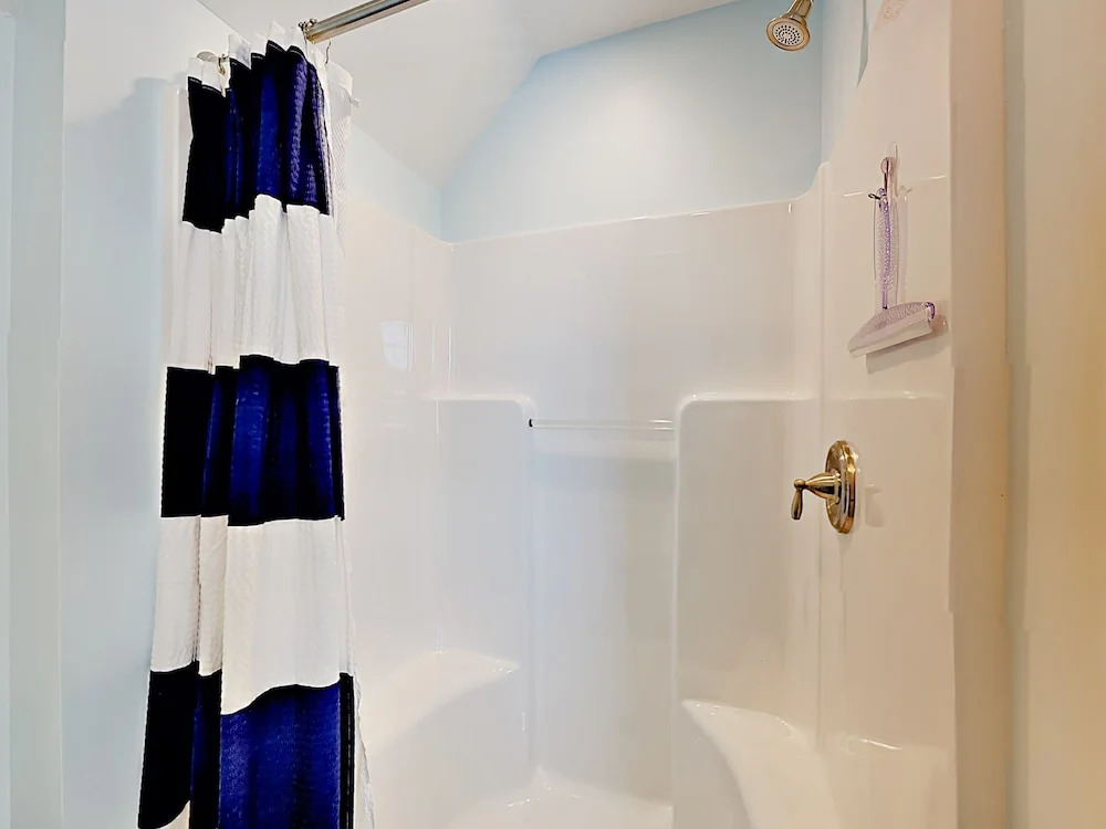 1976 Portland Road Cottage Unit 3 Porpus Place 2 Bedrooms 2 Bathrooms