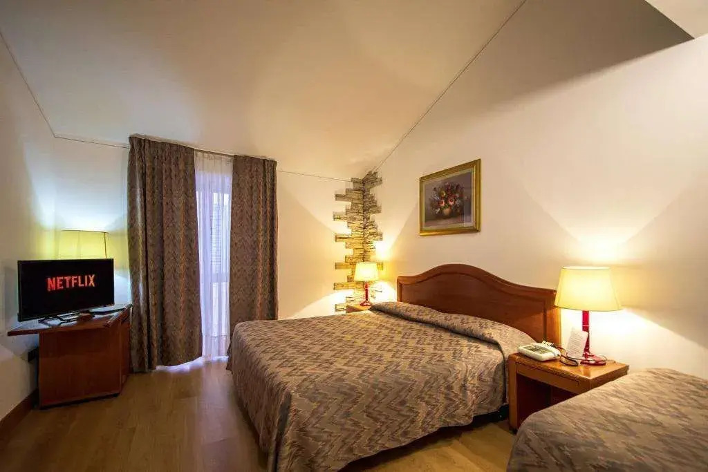Intra Hotel