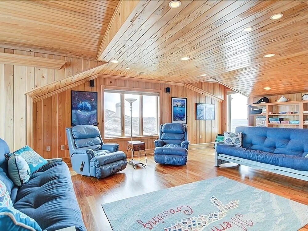 The Boat - 8 Br Home