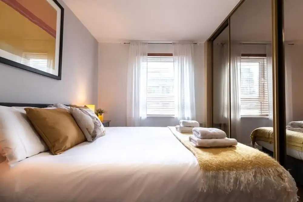 Black Moon 2 bed 2 bath Central location
