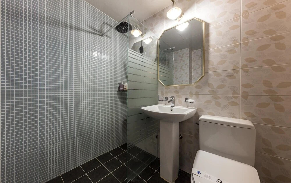 Gongju Q Hotel