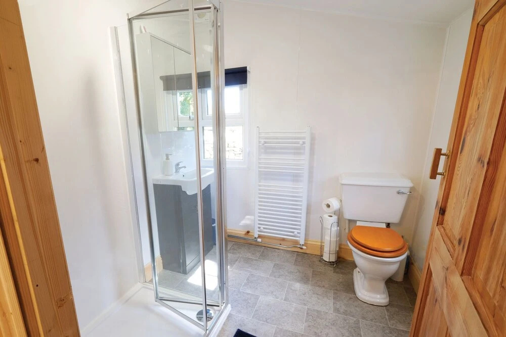 Merlins Cabin - 2 Bed - Blaen Cedi Farm