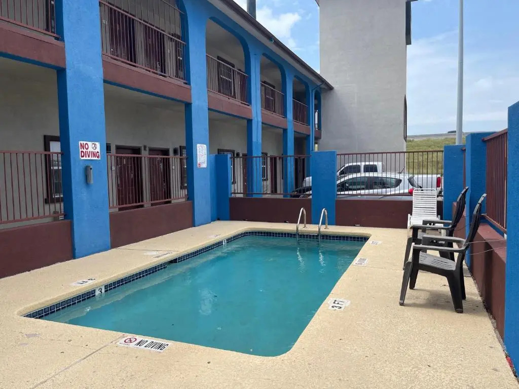 Airport Inn And Suites
