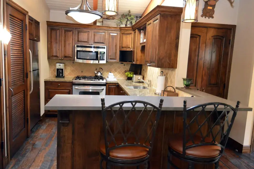 Little Nell Condominiums Unit 11, Top Floor Condo with Mountain Views, 3 Blocks to Gondola