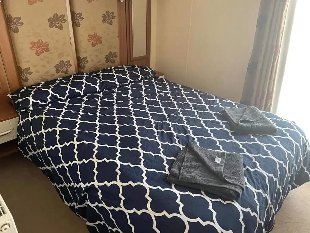 Caravan - Sleeps 8 - Pets Ok - Parking