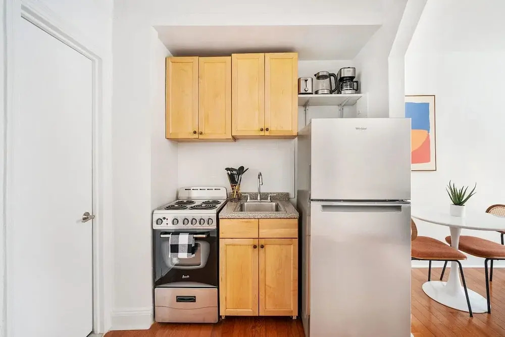 444-3d Brand New XL Studio Hell s Kitchen Elevator