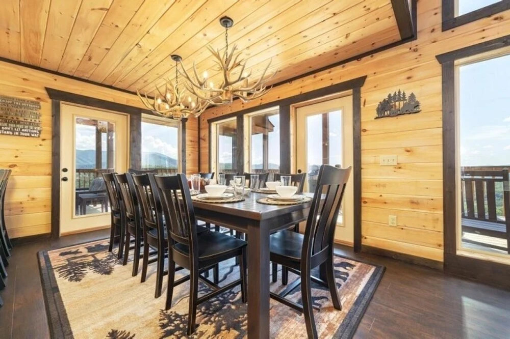 Above The Rest - 4 Bedrooms, 4.5 Baths, Sleeps 12 4 Home by Redawning