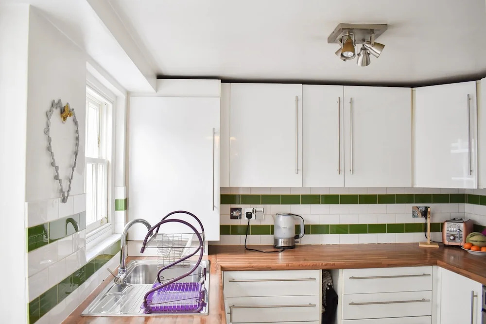 Vibrant and Quirky Garden Flat Central Brighton