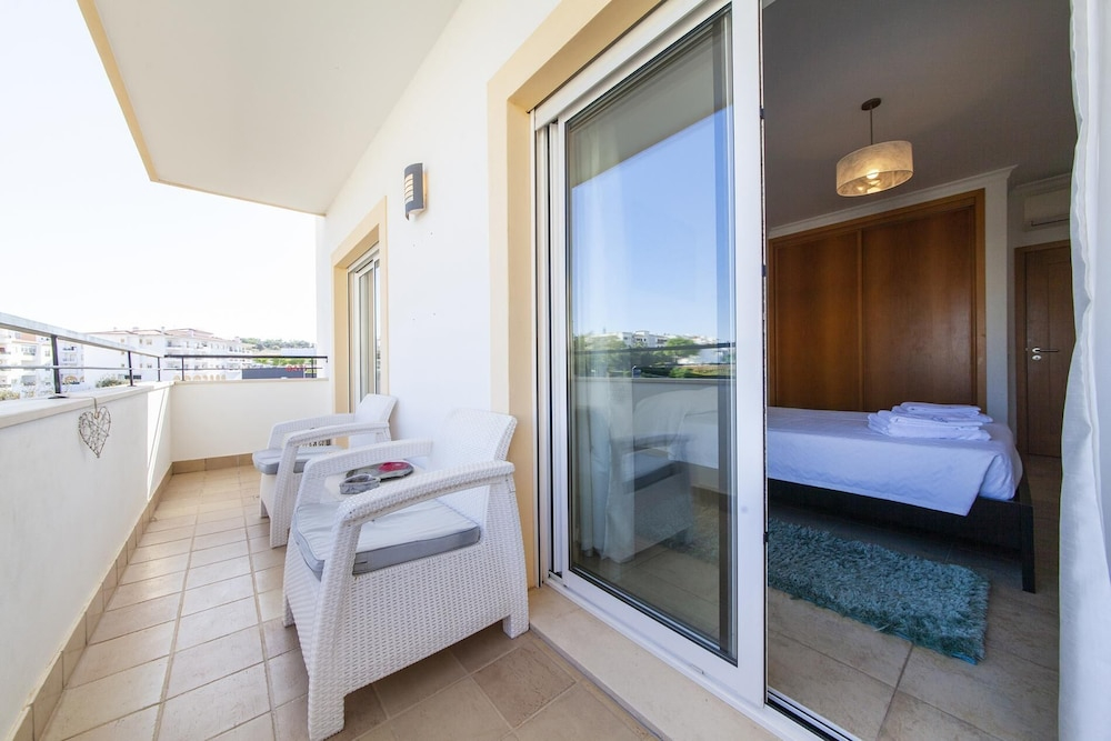 C04 - Pool View 3 Bedroom by DreamAlgarve