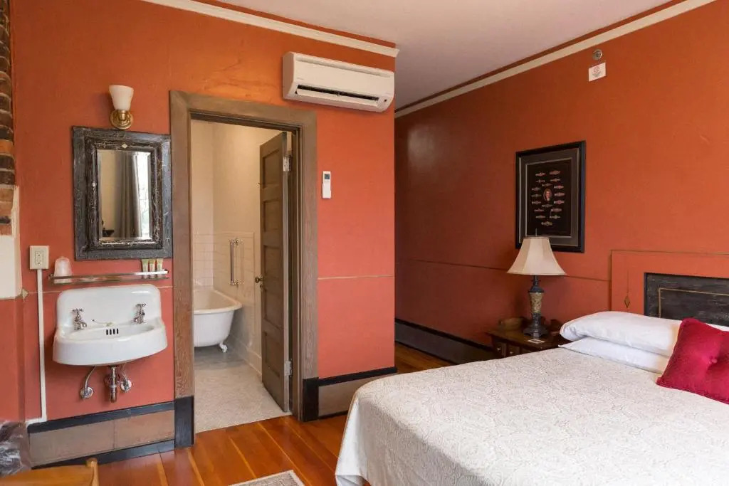 The Peak at Centralia Square - Self Check-In Hotel