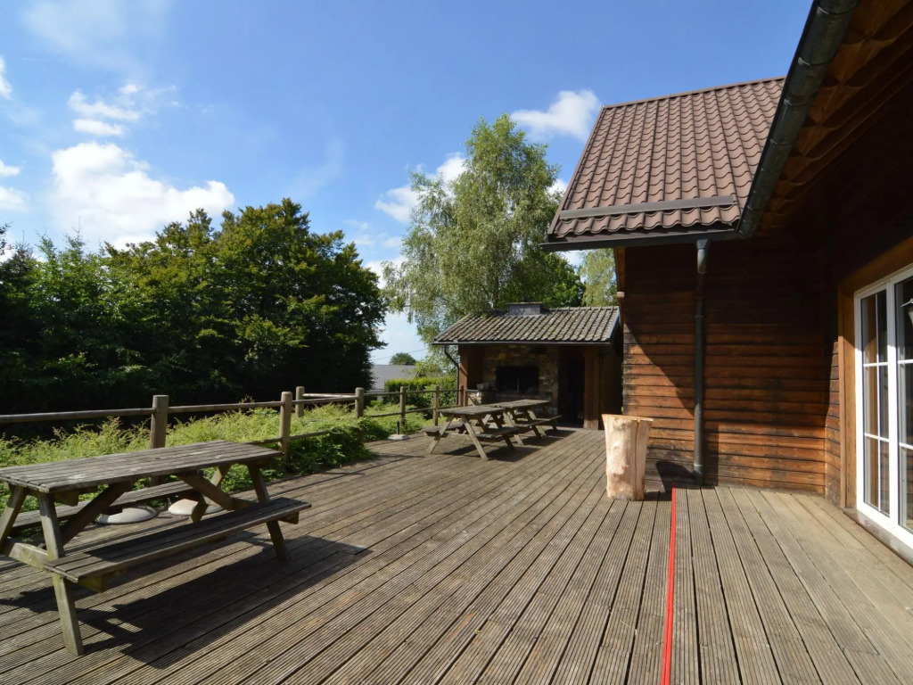 Spacious Chalet in Ovifat