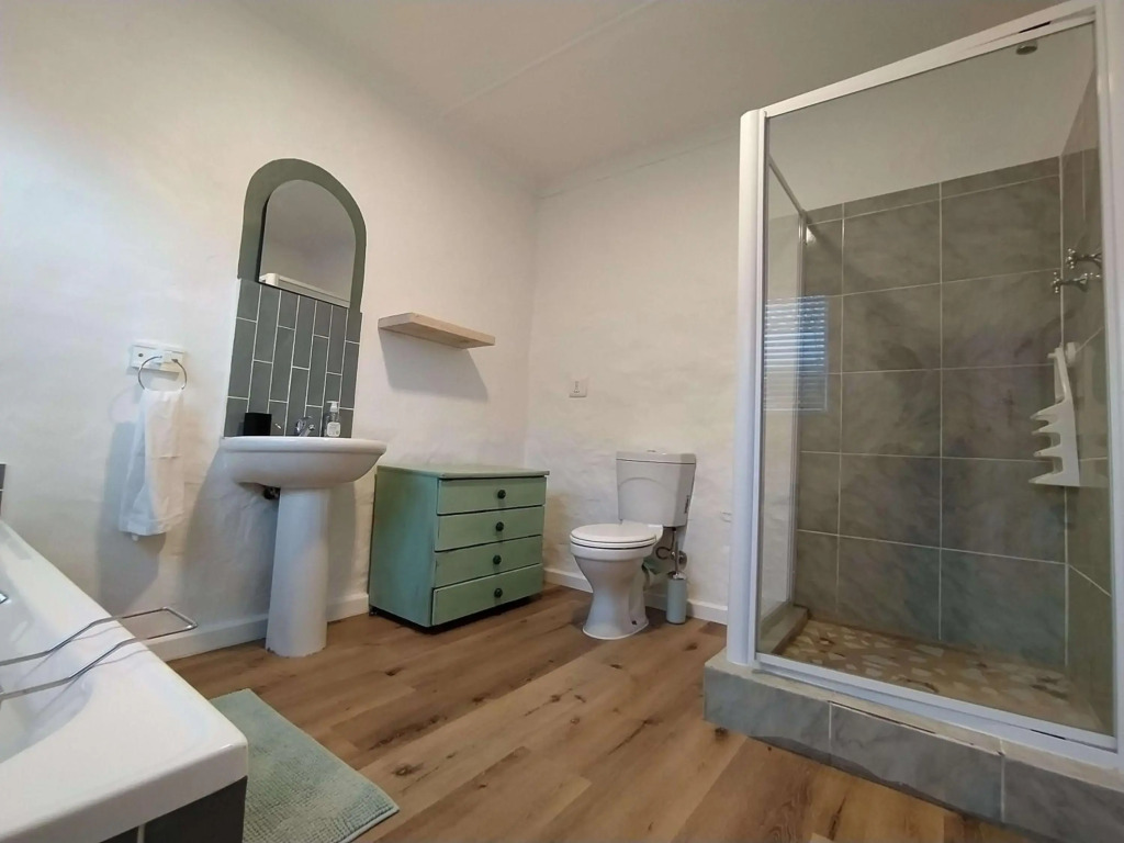 Caren's Hideaway - 7 min walk to Beach & Covered Patio, Braai & WIFI