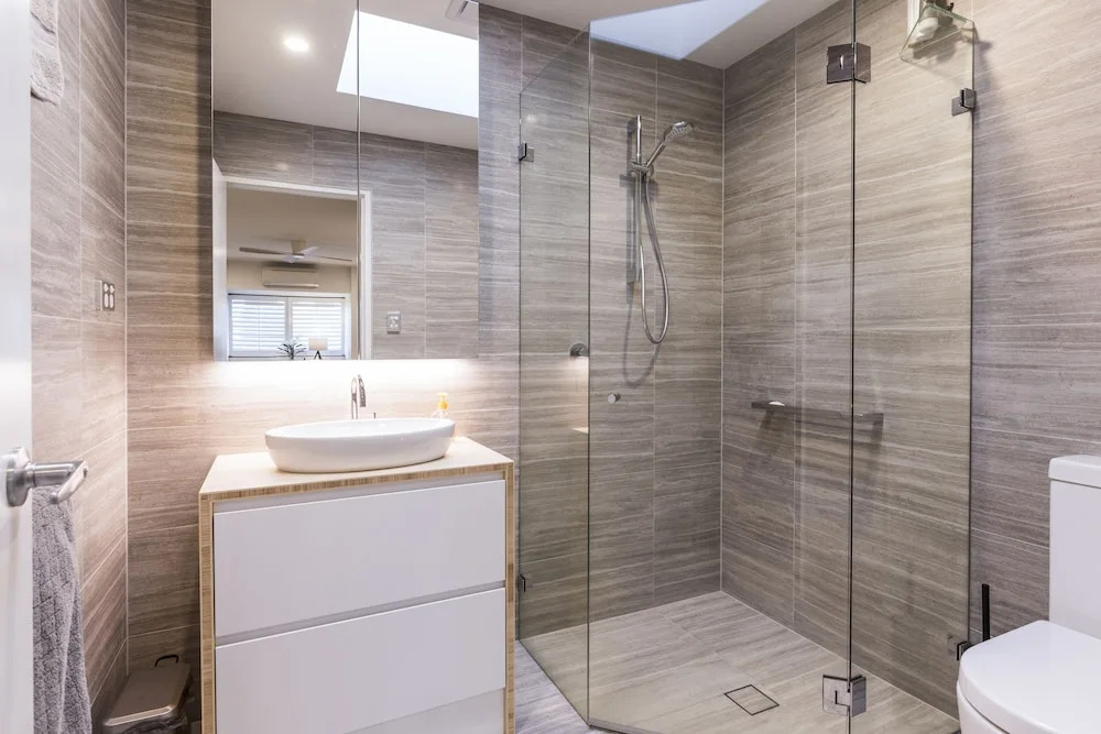 Executive 2 Storey Apartment with Pool