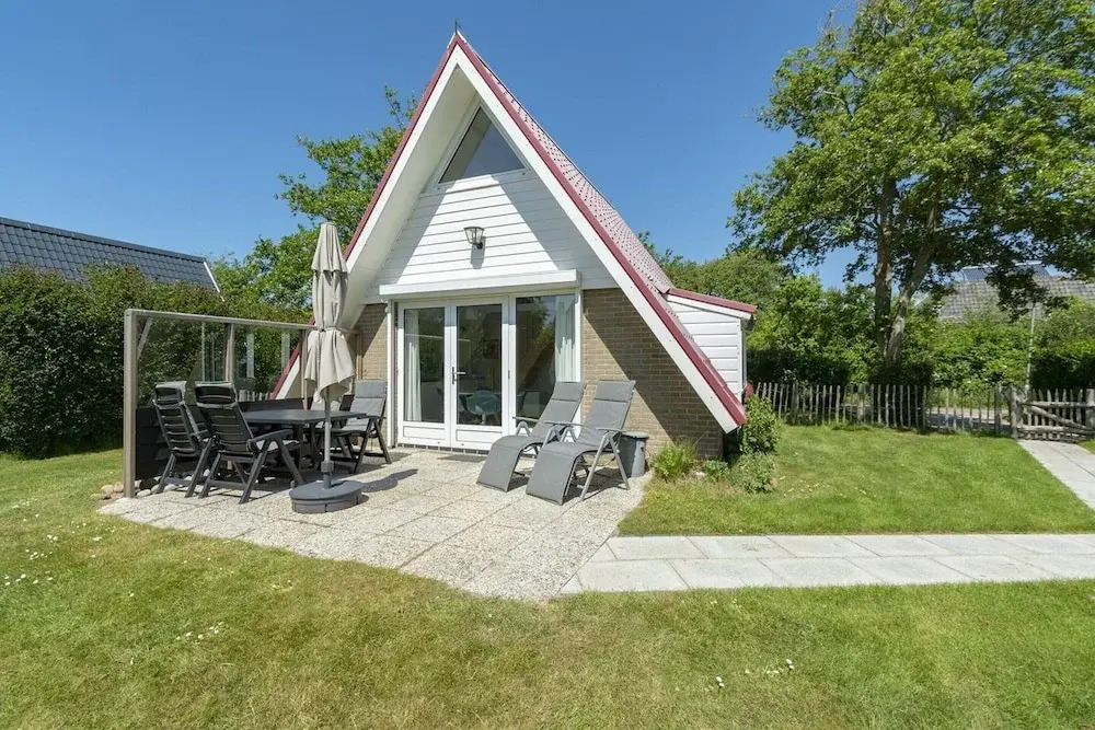 Radiant Seaside Holiday Home