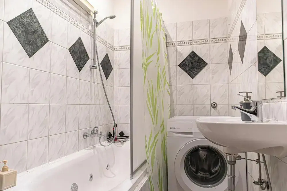 Bright 2BR Flat Near Westbahnhof
