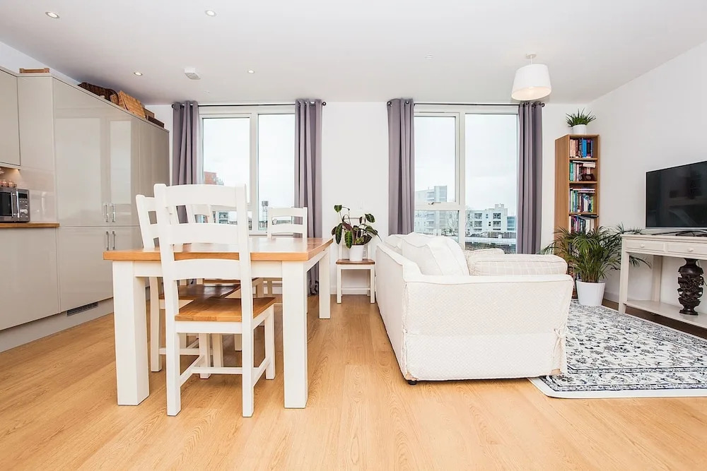 1 Bedroom Flat With Roof Terrace in Central London