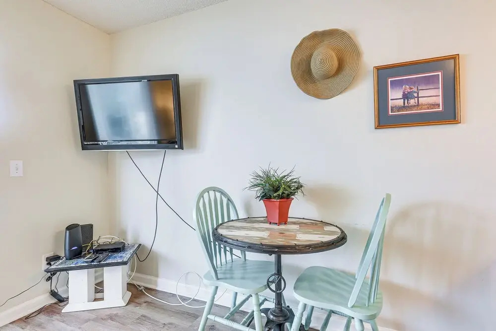 Walk to Beach: North Myrtle Beach Condo w/ Sunroom
