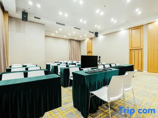 Vienna International Hotel (Zhaotong Wuyue Plaza)