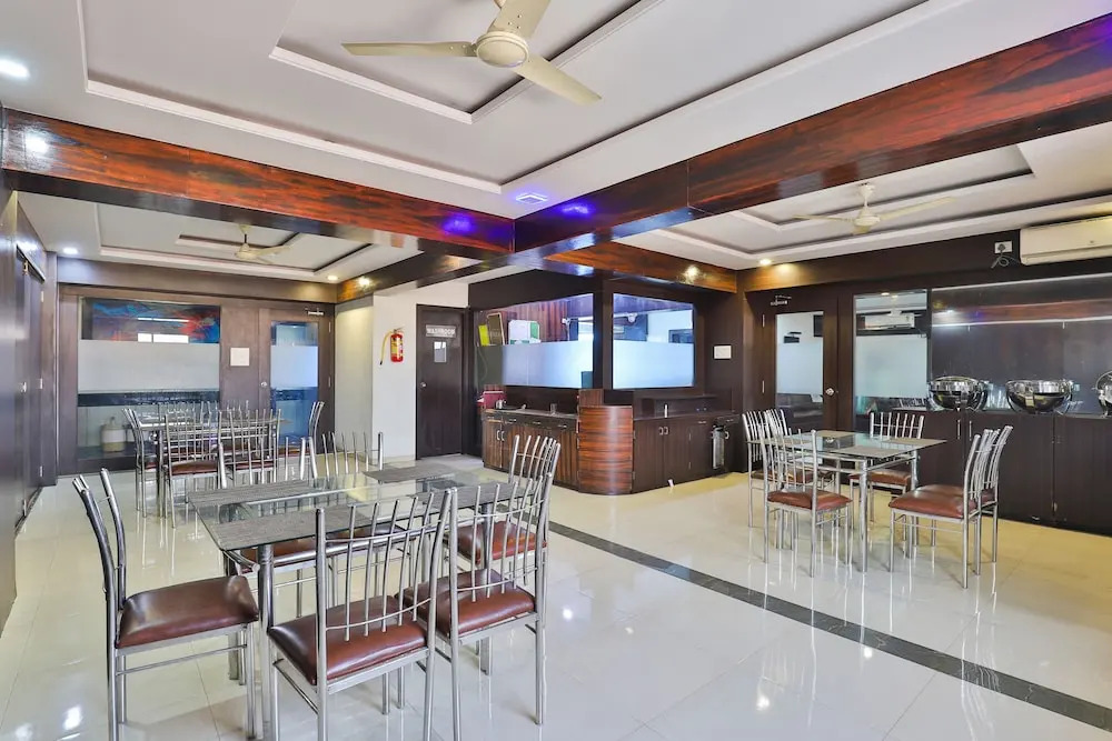 Oyo 24135 Hotel Anand Inn