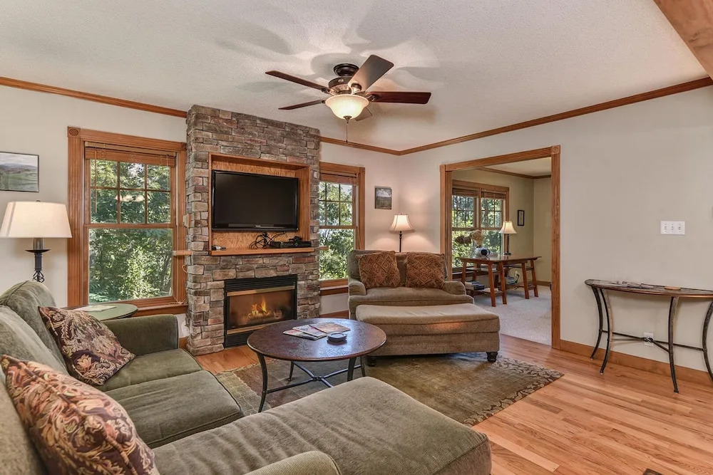 Cedar View House 3 Bedrooms 3 Bathrooms Home