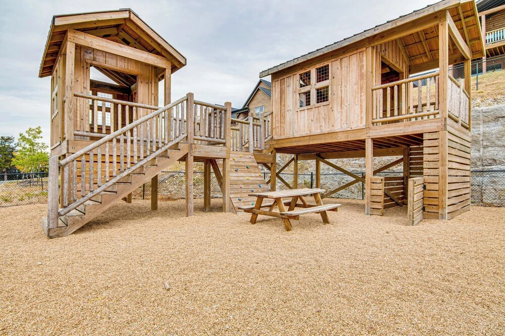 Branson Log Cabin Near Silver Dollar City & Lake!