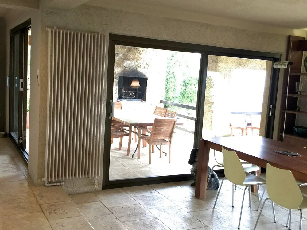 Villa with heated pool, pétanque, spa & view