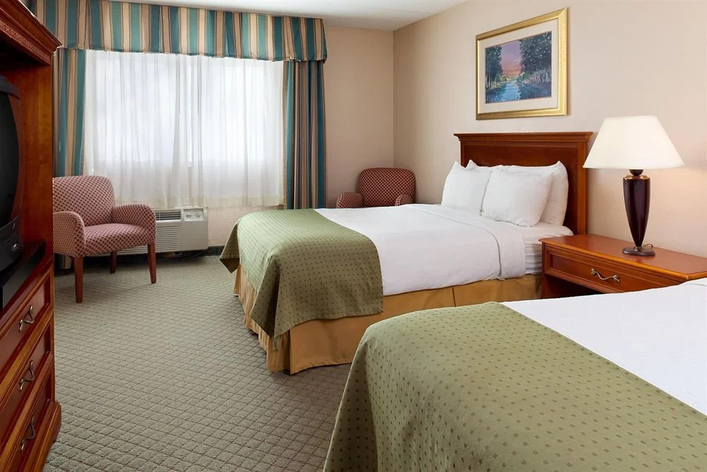 HomeRidge Inn & Suites