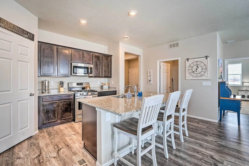 Dreamy Windsor Home With Grill ~ 3 Miles to Lake!