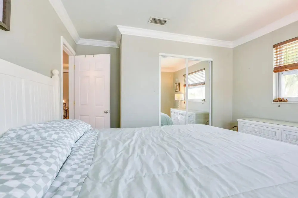 Dog-friendly Getaway: Steps to Fort Myers Beach!