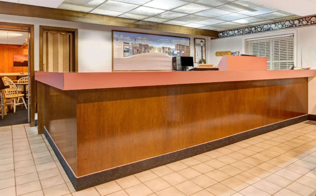 Super 8 Walnut