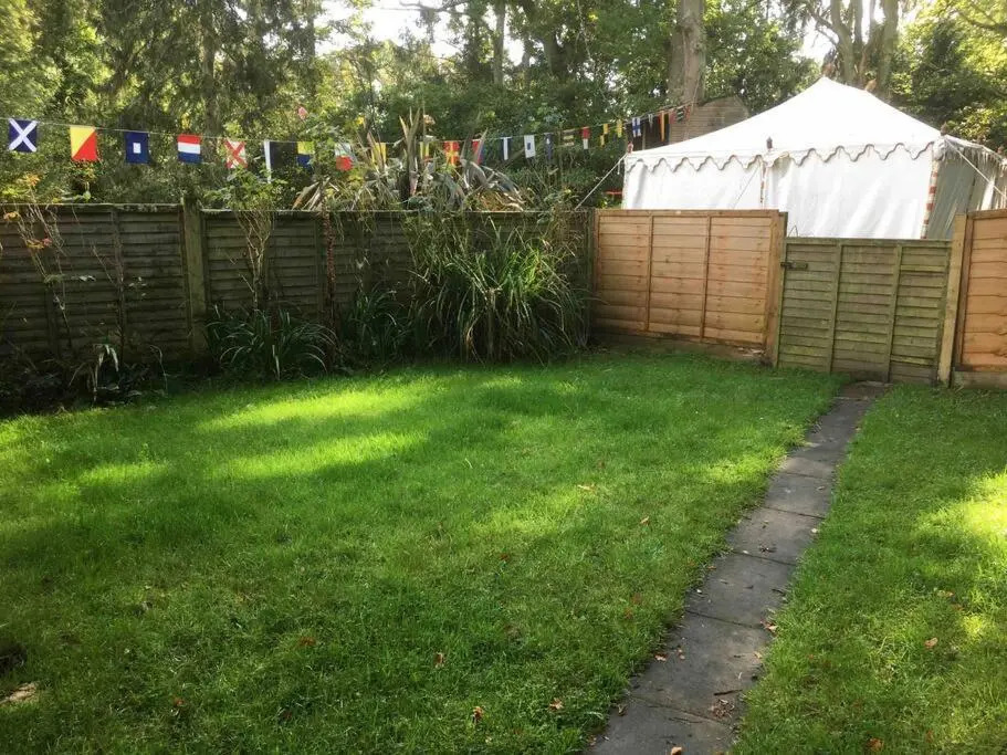 Bright and spacious annex near Lymington with private garden