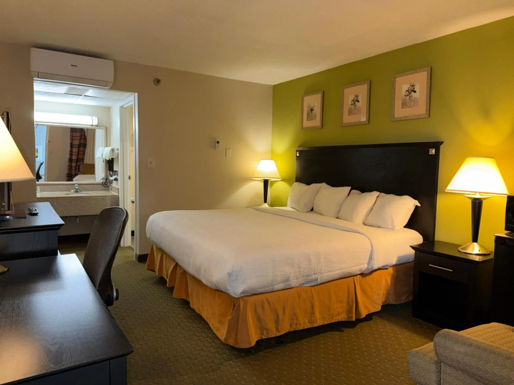 Quality Inn & Suites Moline Airport