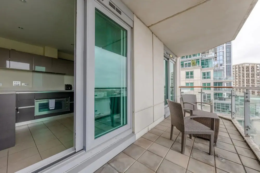 Gorgeous 3 Bedroom Flat in Vauxhall With City Views