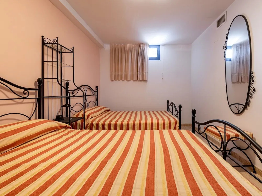 Comfortable Holiday Home in L'ampolla With Swimming Pool