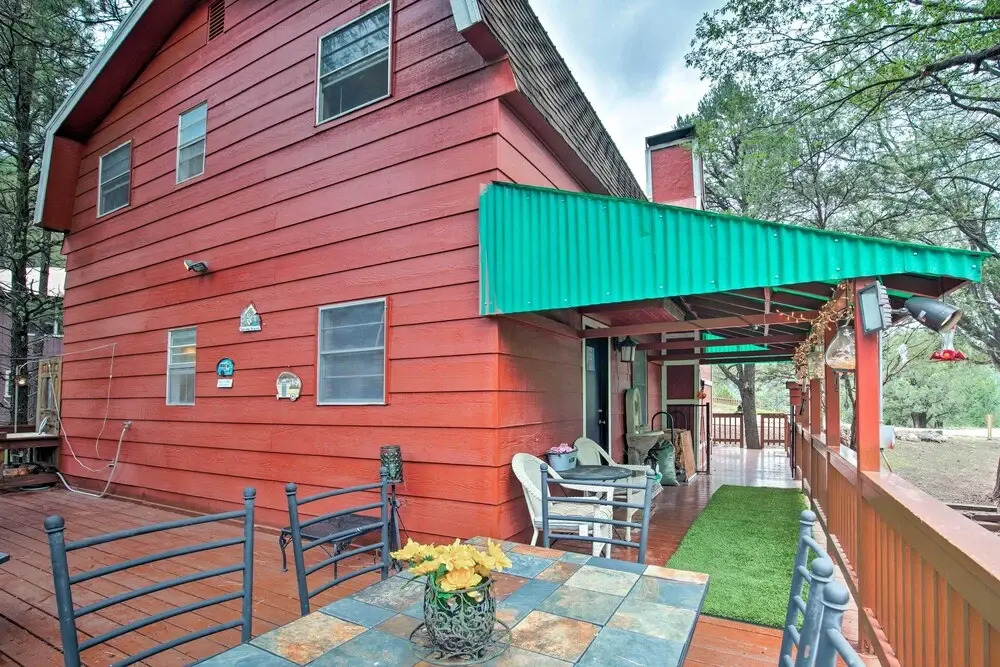 Ruidoso Cabin w/ Deck & Grill < 3 Mi to Race Track